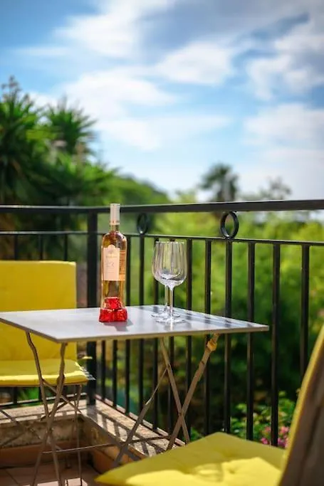 La Villa Julia - Calme - Spacieux - Parking Prive - Climatisation 芒通 公寓